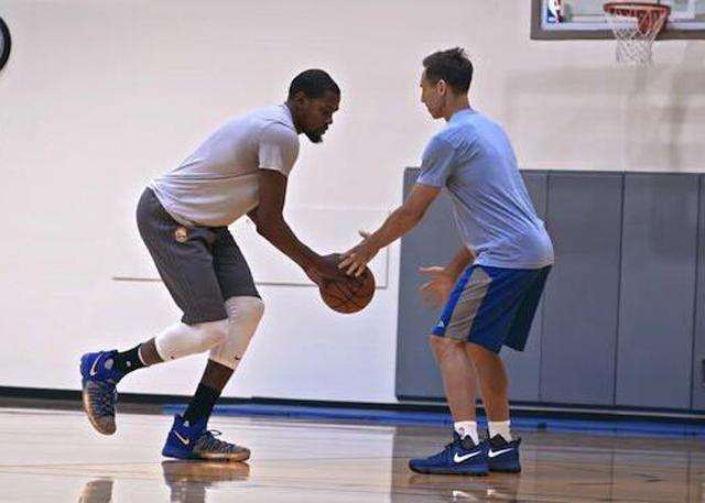 亚历山大 亚历山大